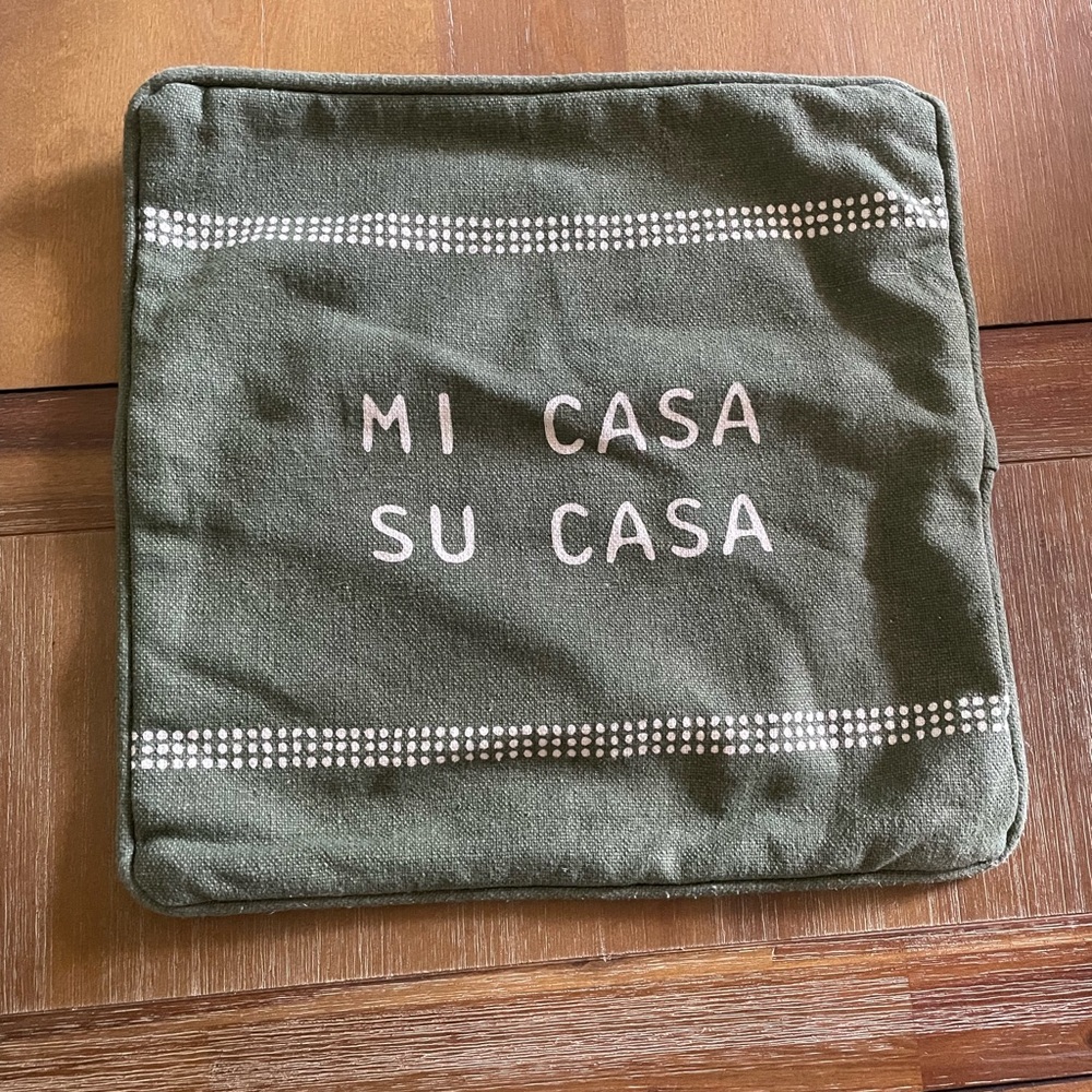 2💜$10
Accent Pillow cover 16x16. Green